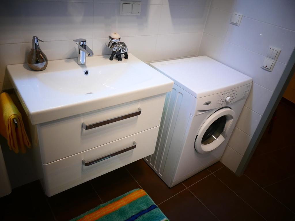 Chads City Apartment Mit Tiefgarage Free Parking Грац Экстерьер фото